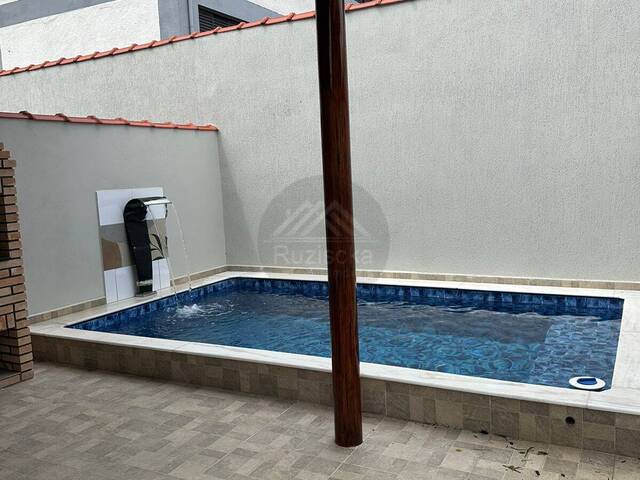 CASA COM PISCINA para Venda em Mongaguá - 4