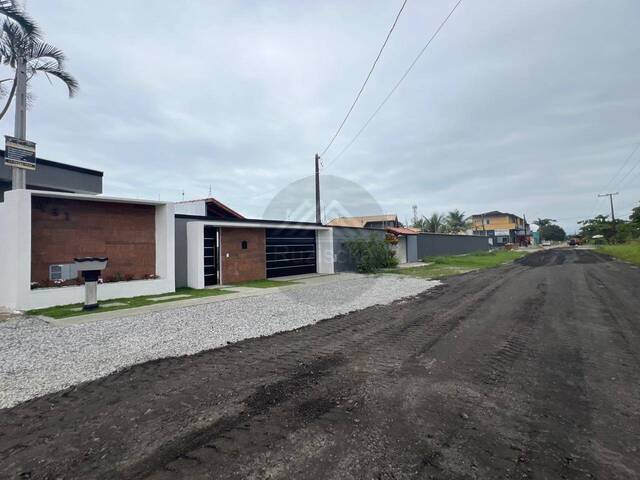 CASA COM PISCINA para Venda em Itanhaém - 4