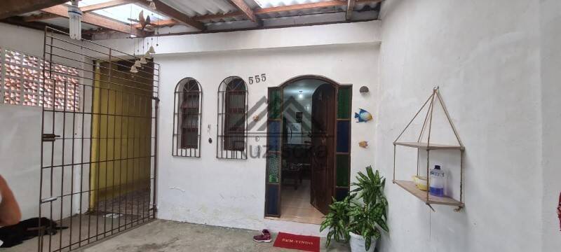 Casa à venda com 2 quartos, 67m² - Foto 2