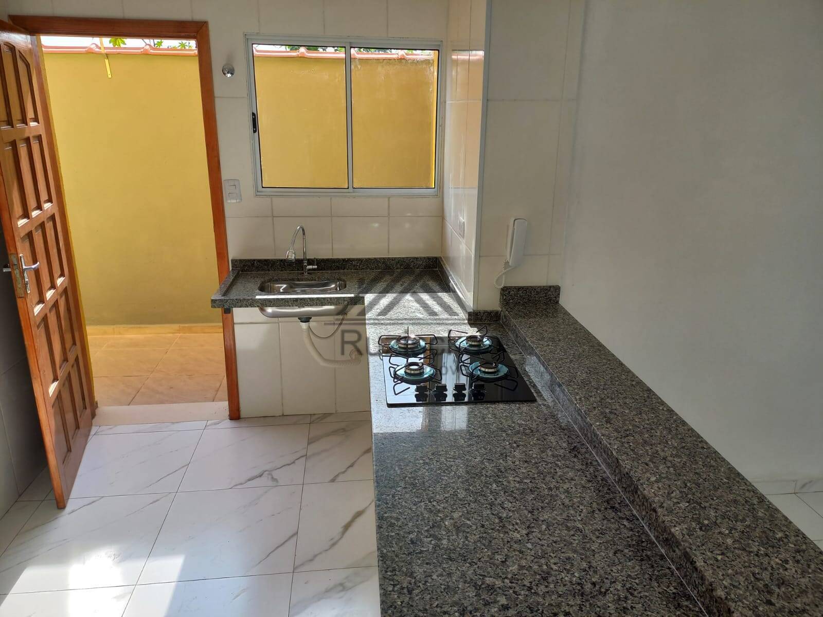 Casa à venda com 2 quartos, 90m² - Foto 4