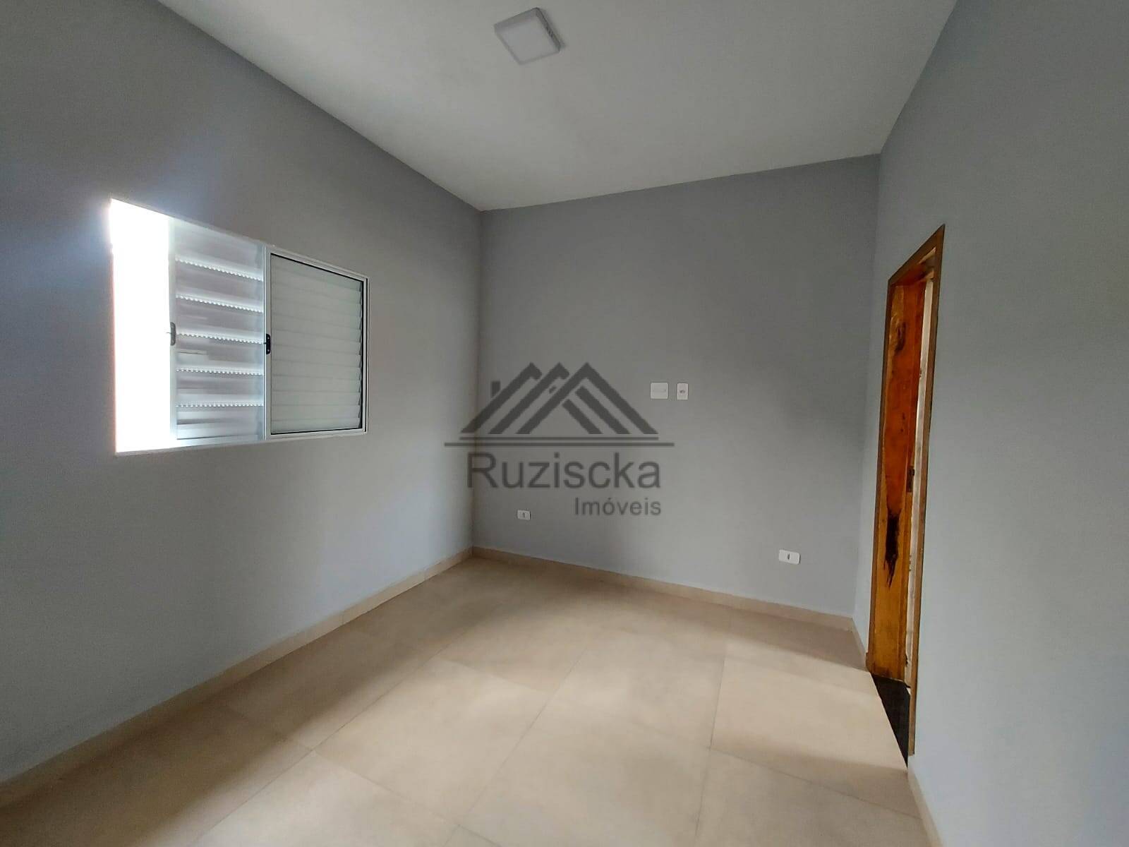 Casa à venda com 2 quartos, 66m² - Foto 4