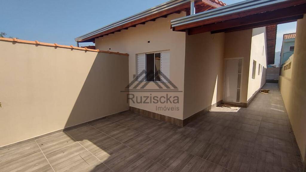 Casa à venda com 3 quartos, 150m² - Foto 1