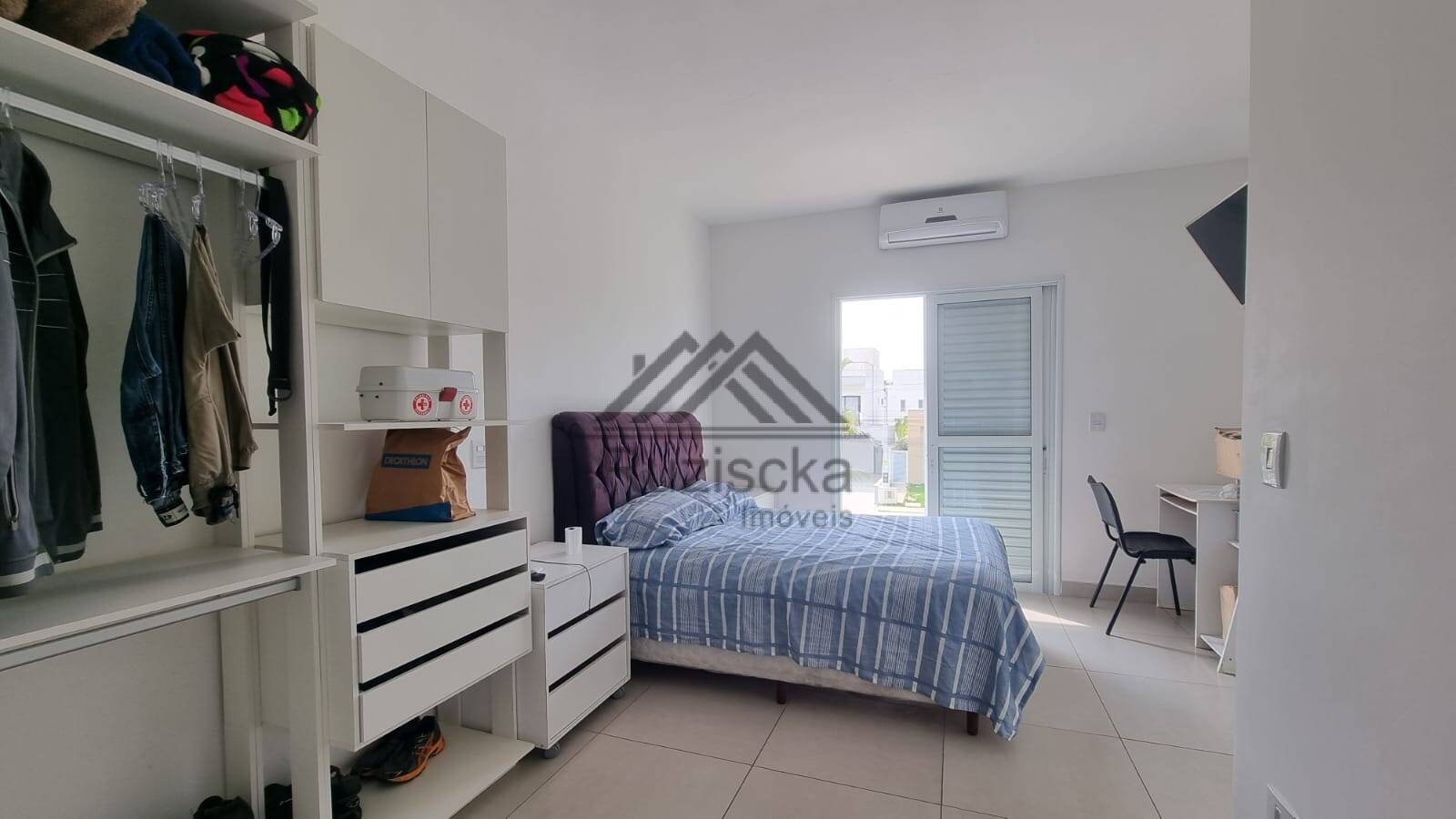 Casa à venda com 4 quartos, 200m² - Foto 13