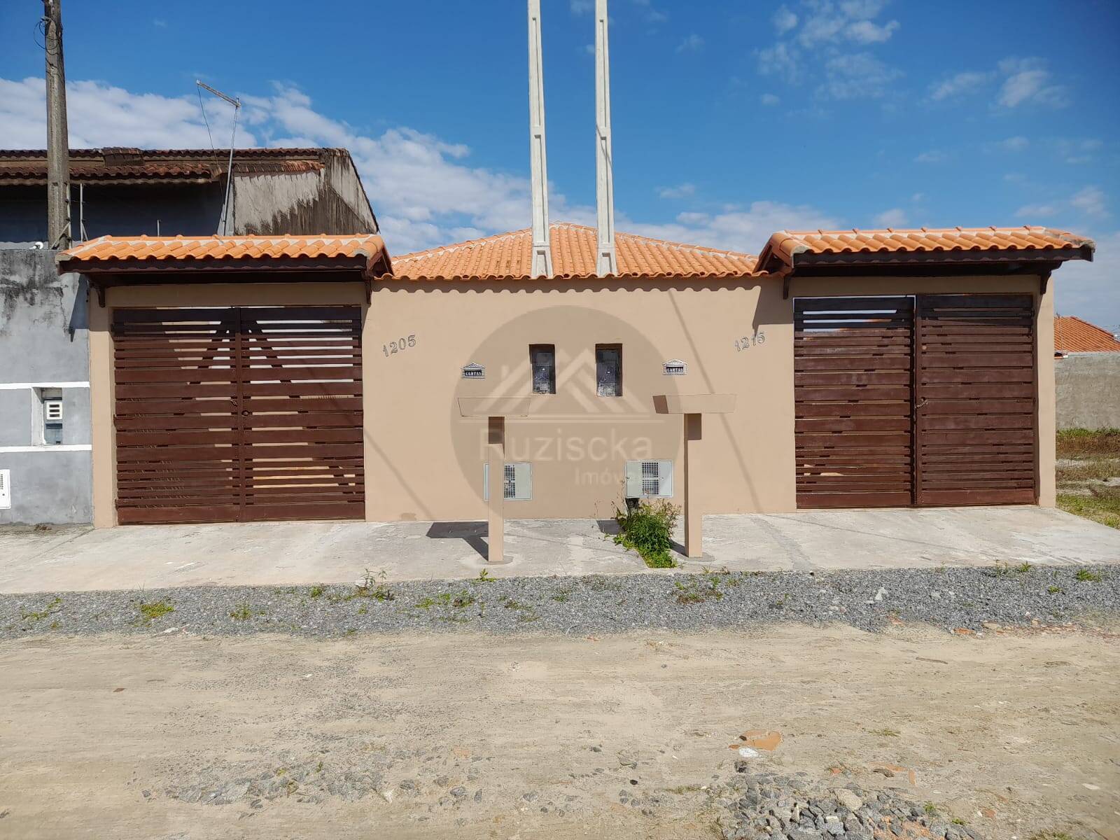 Casa à venda com 2 quartos, 60m² - Foto 1