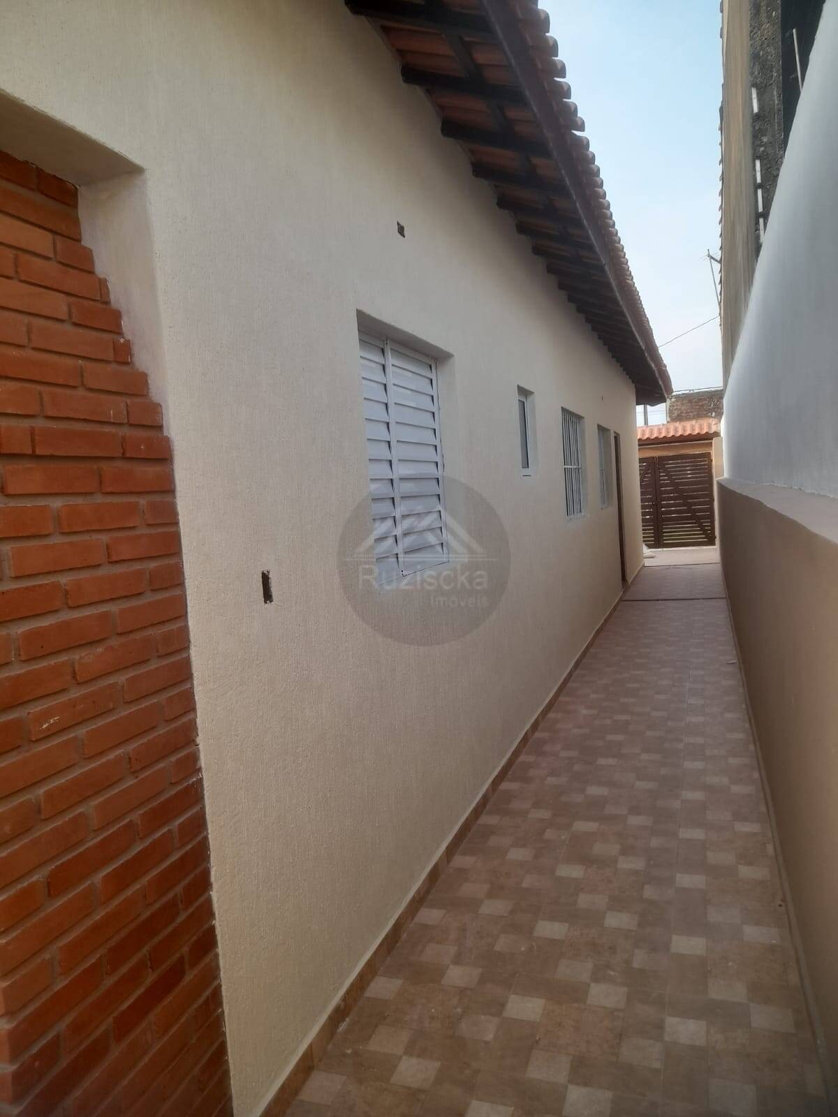 Casa à venda com 2 quartos, 60m² - Foto 4