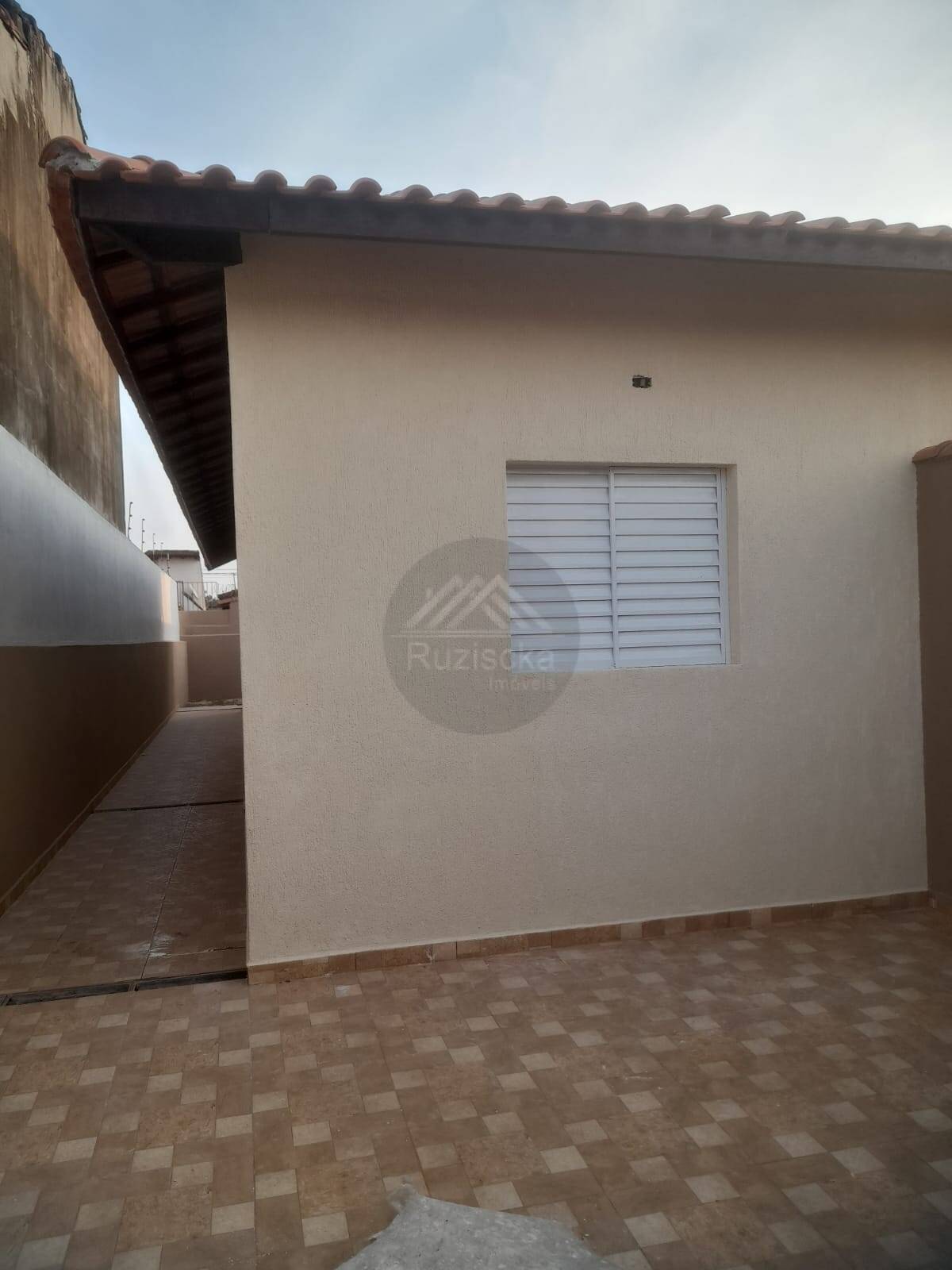 Casa à venda com 2 quartos, 60m² - Foto 2