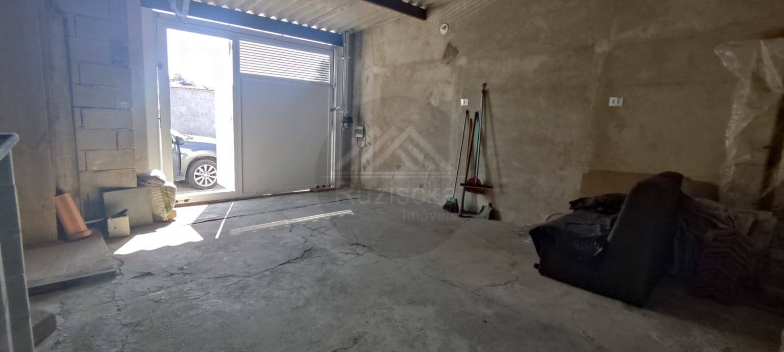 Casa à venda com 2 quartos, 80m² - Foto 2