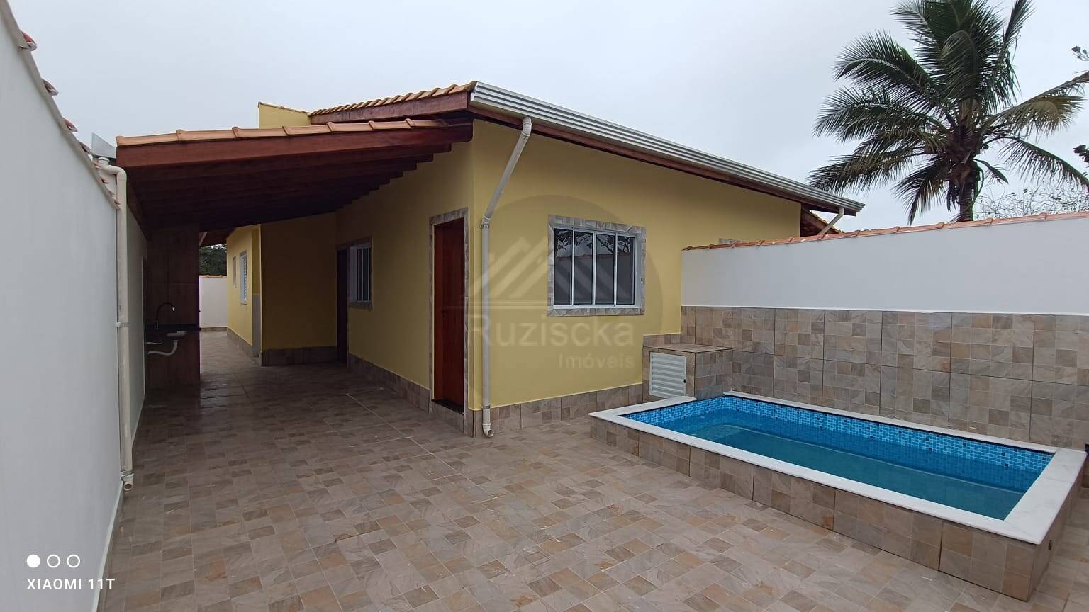 Casa à venda com 2 quartos, 72m² - Foto 1