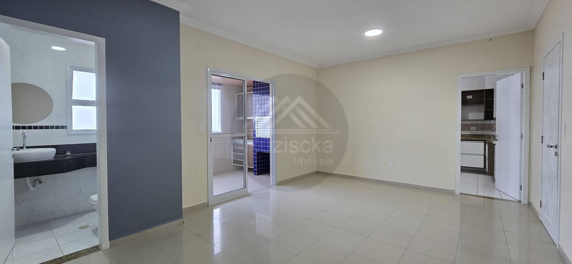 Apartamento à venda com 3 quartos, 123m² - Foto 2