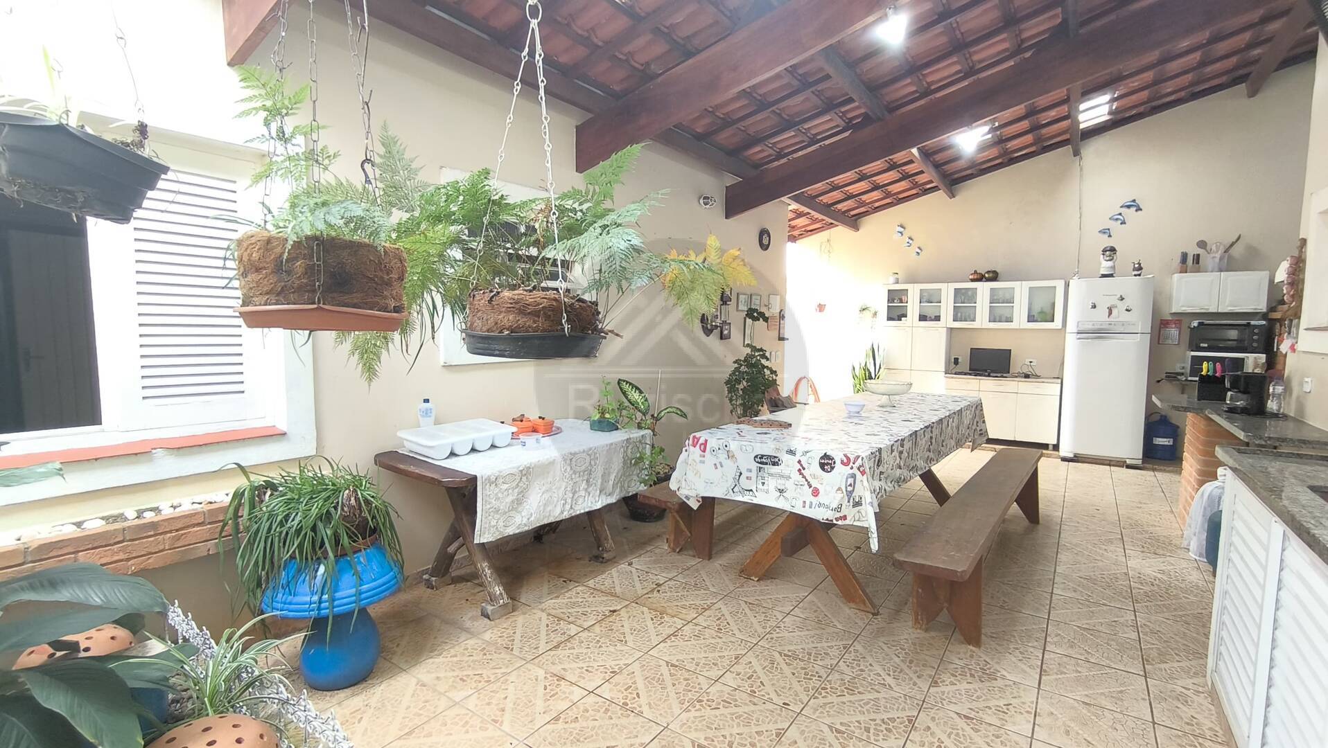 Casa à venda com 3 quartos, 300m² - Foto 7