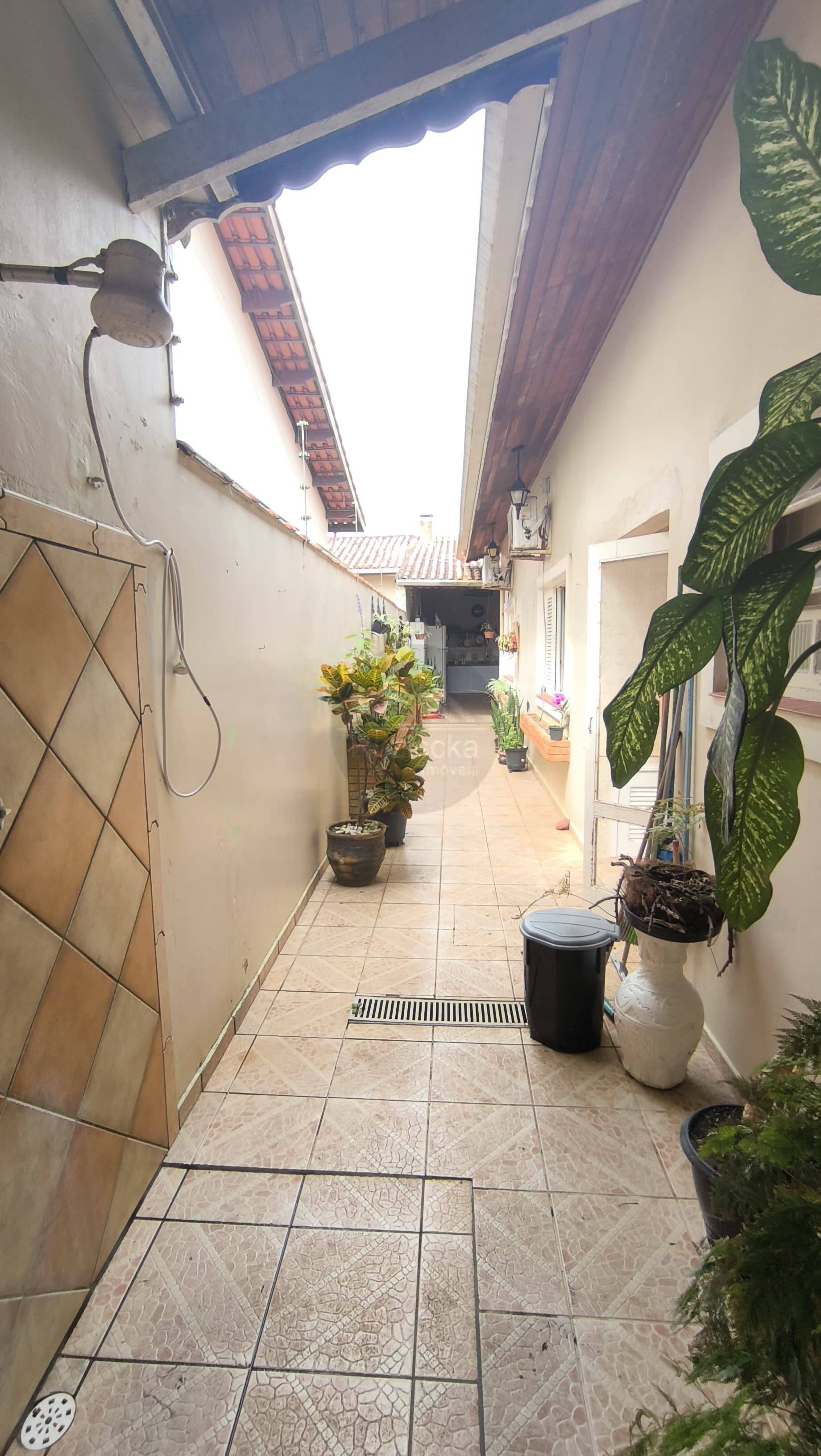 Casa à venda com 3 quartos, 300m² - Foto 16