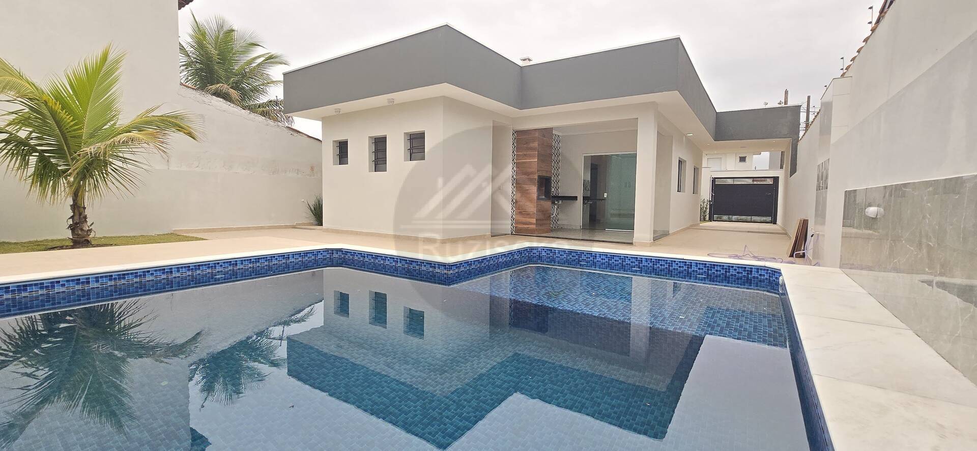 Casa à venda com 3 quartos, 300m² - Foto 1