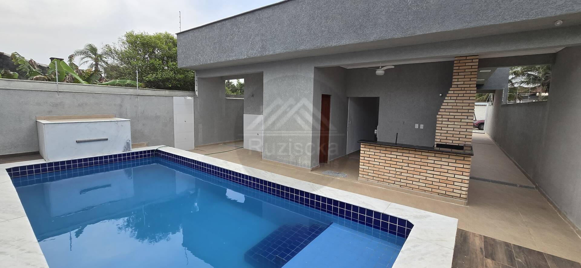 Casa à venda com 3 quartos, 148m² - Foto 1