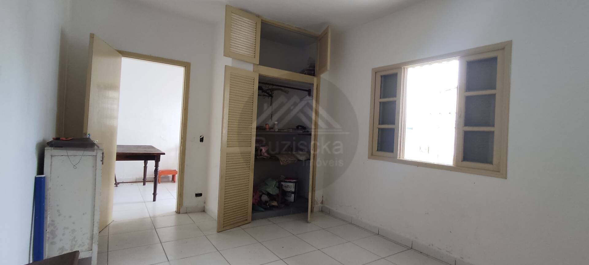 Casa à venda com 1 quarto, 45m² - Foto 2