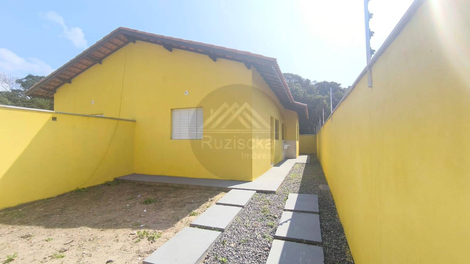 Casa à venda com 2 quartos, 52m² - Foto 1