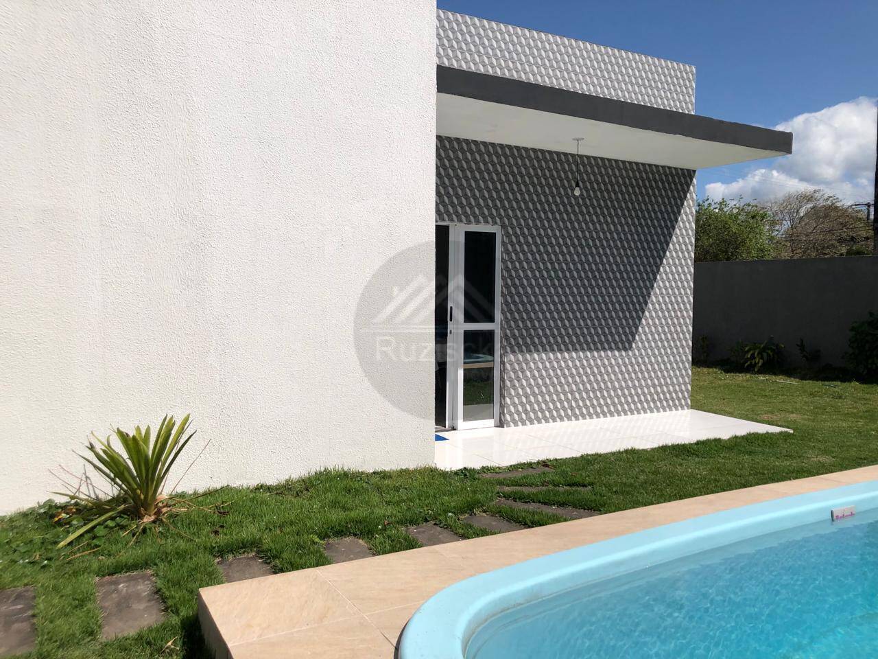 Casa à venda com 2 quartos, 71m² - Foto 1