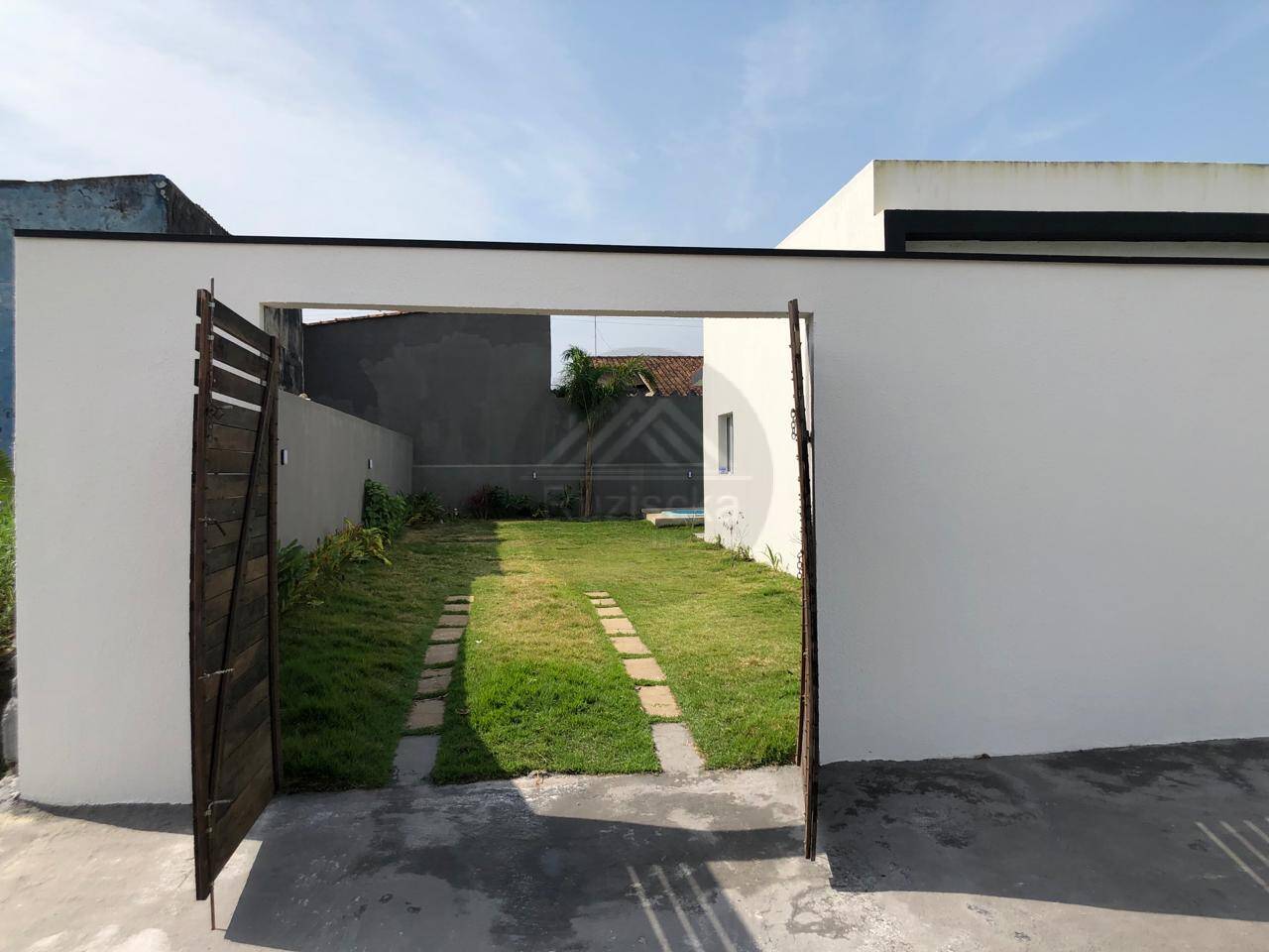 Casa à venda com 2 quartos, 71m² - Foto 2