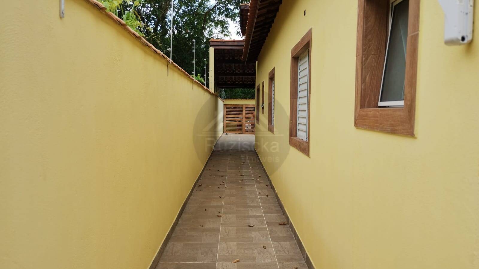 Casa à venda com 2 quartos, 60m² - Foto 3