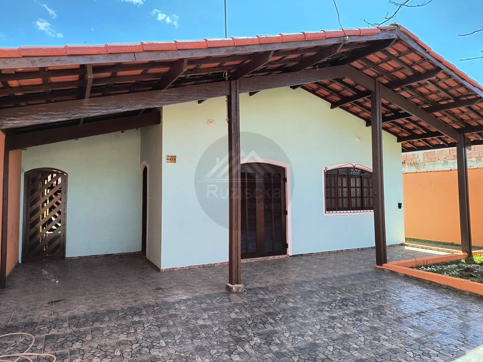 Casa à venda com 2 quartos, 115m² - Foto 1