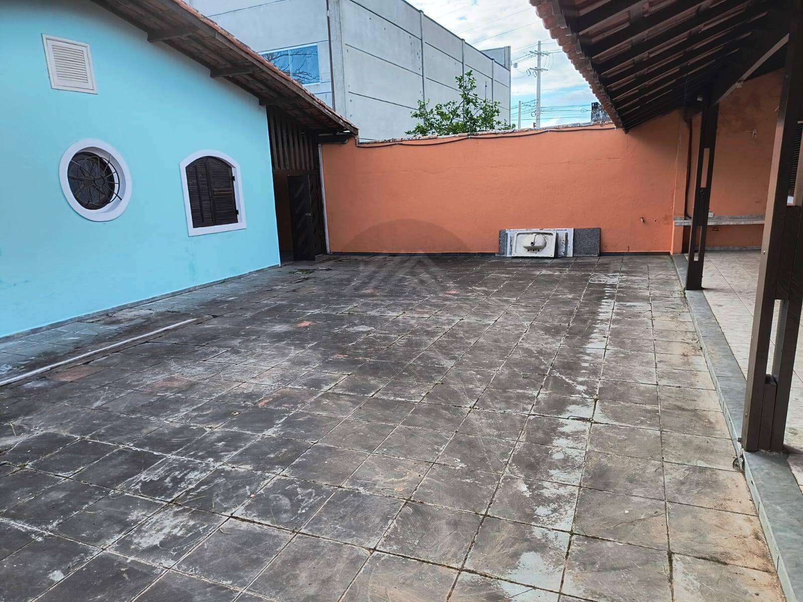 Casa à venda com 2 quartos, 115m² - Foto 2