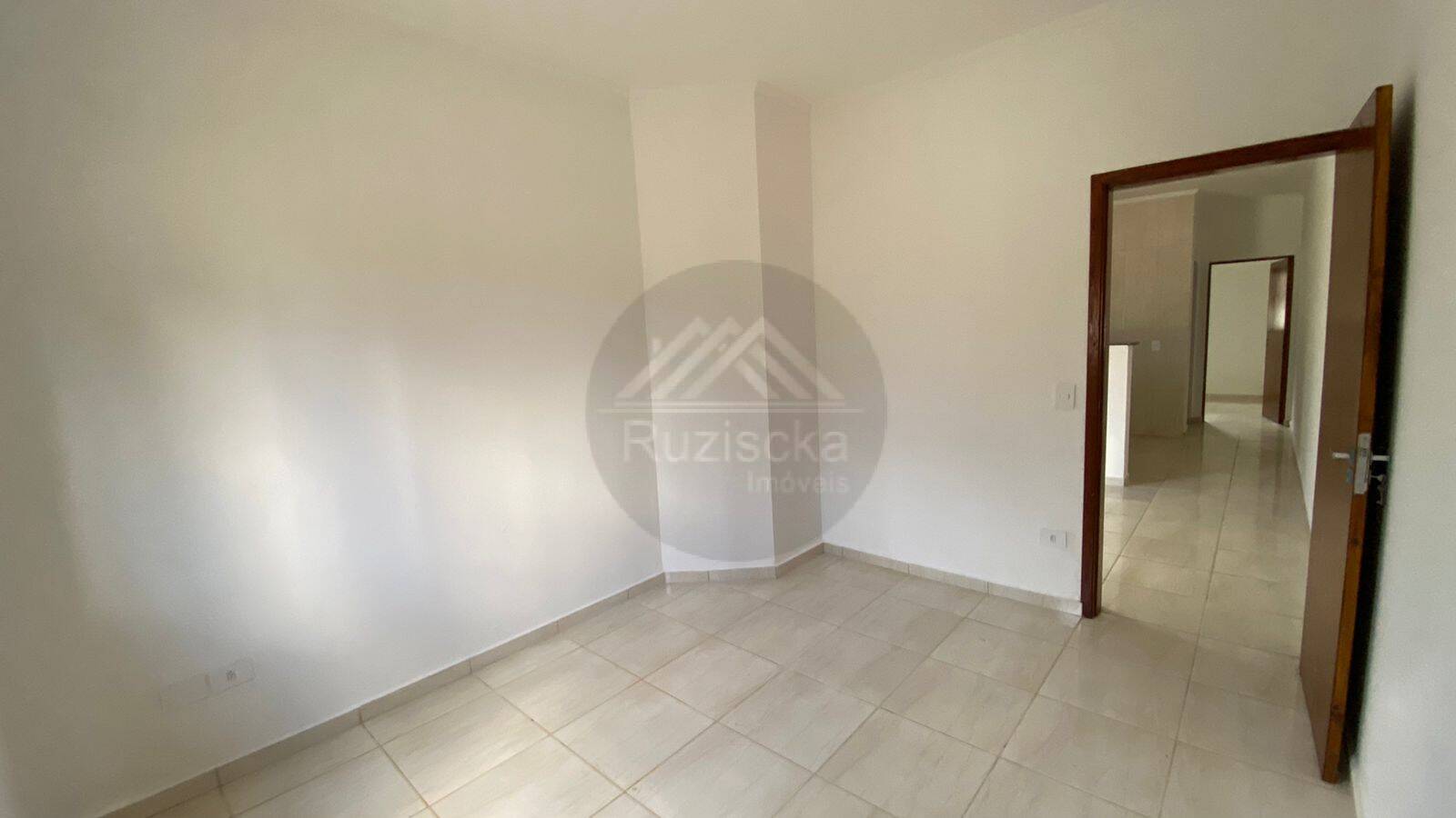 Casa à venda com 2 quartos, 56m² - Foto 2