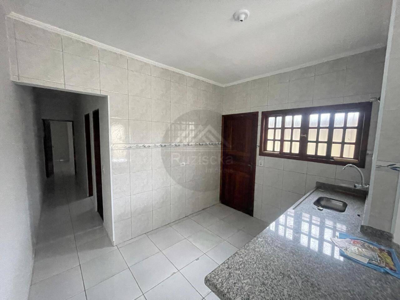 Casa à venda com 2 quartos, 60m² - Foto 4