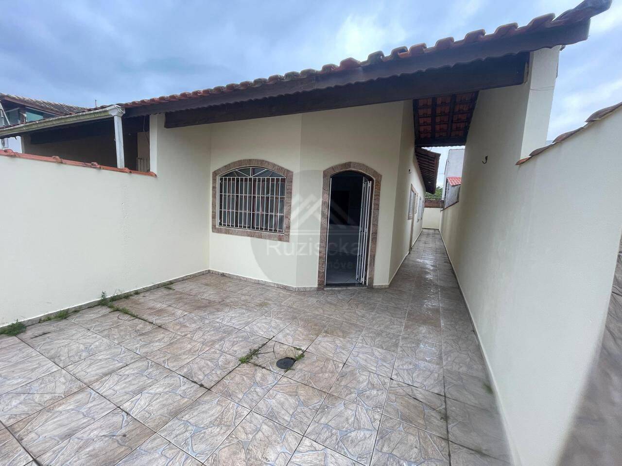 Casa à venda com 2 quartos, 60m² - Foto 1